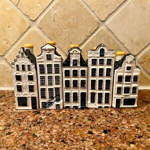 KLM Blue Delft Houses, SEALED WITH  LIQUOR